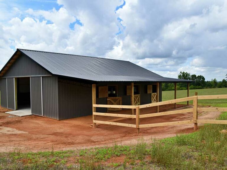 This image has an empty alt attribute; its file name is Equestrian-Pole-Barns-Florida-768x576-1.jpg