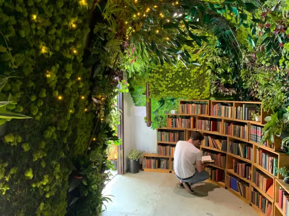 This image has an empty alt attribute; its file name is Montrose-CA-Lost-Book-store.jpg